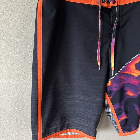 O'Neill Hyperfreak Men's Boardshorts Size 34 Orange/Purple/Black/Sunset - Picture 4 of 16